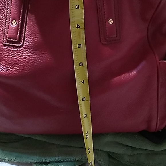 Red leather tote bag with strap with dustbag - Picture 8 of 9